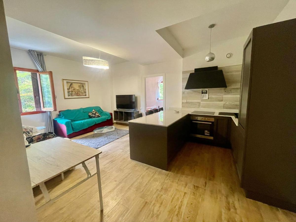 La Tana Del Capriolo Apartment Prati di Tivo Bagian luar foto