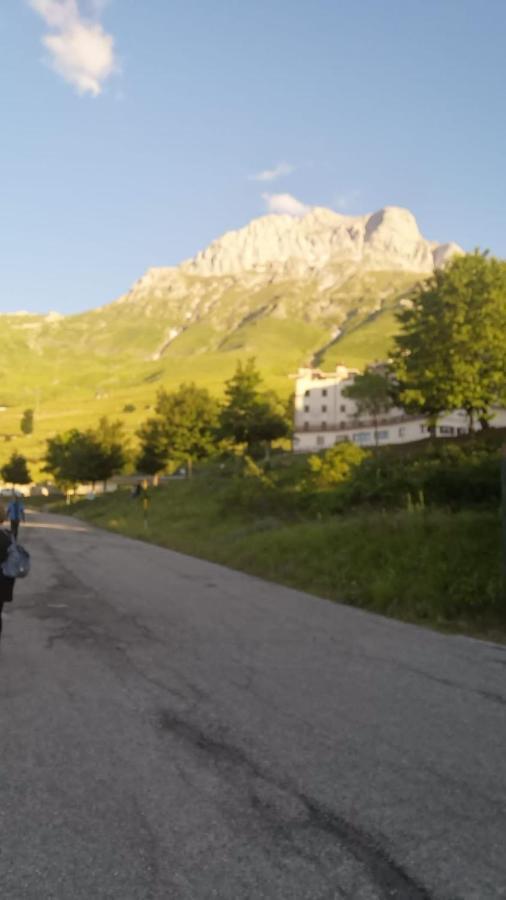 La Tana Del Capriolo Apartment Prati di Tivo Bagian luar foto